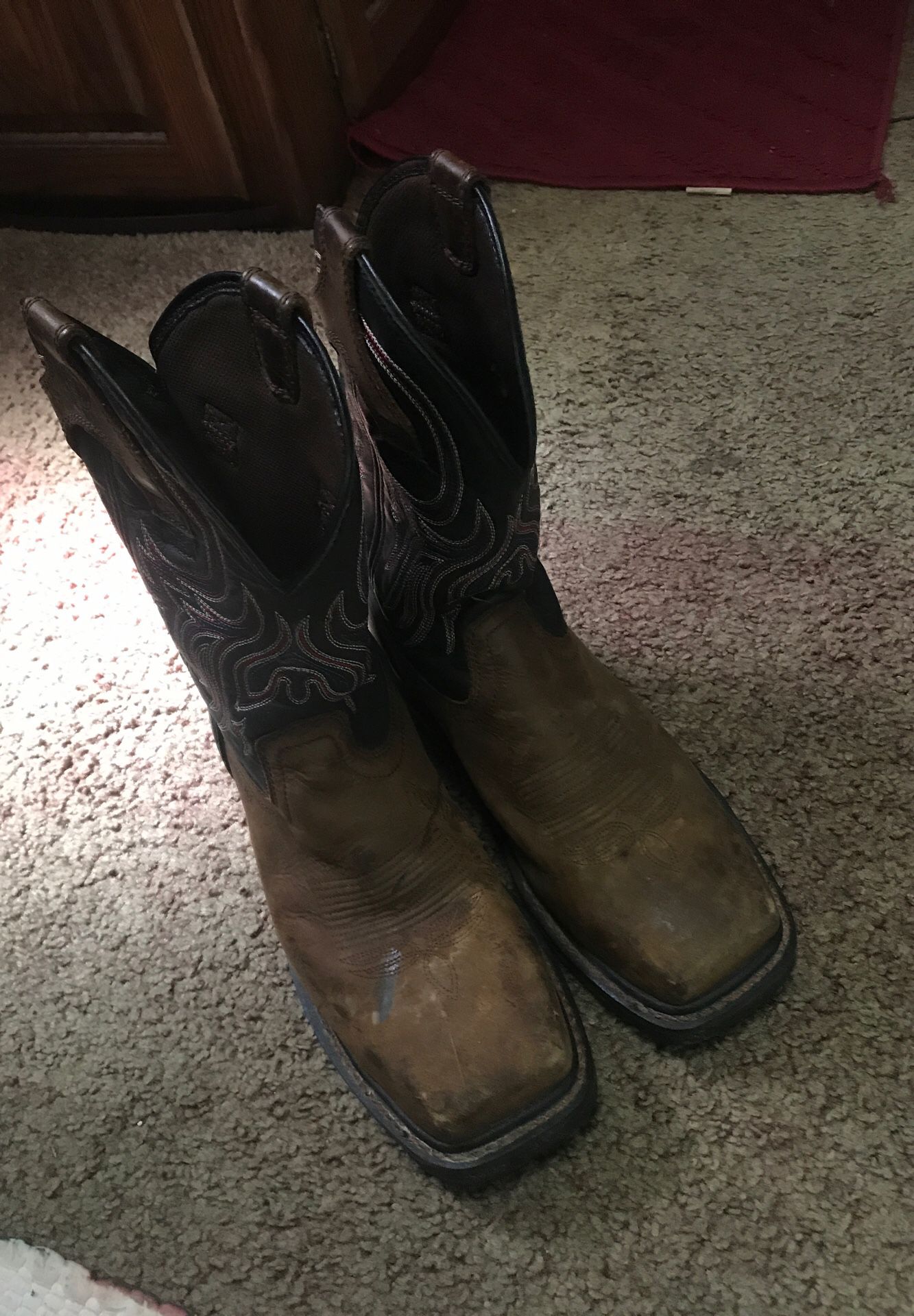 Justin work boots .. worn only a few times .