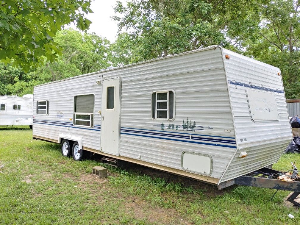 2002 Gulfstream Innsbruck 30ft Camper for Sale in Conroe, TX - OfferUp