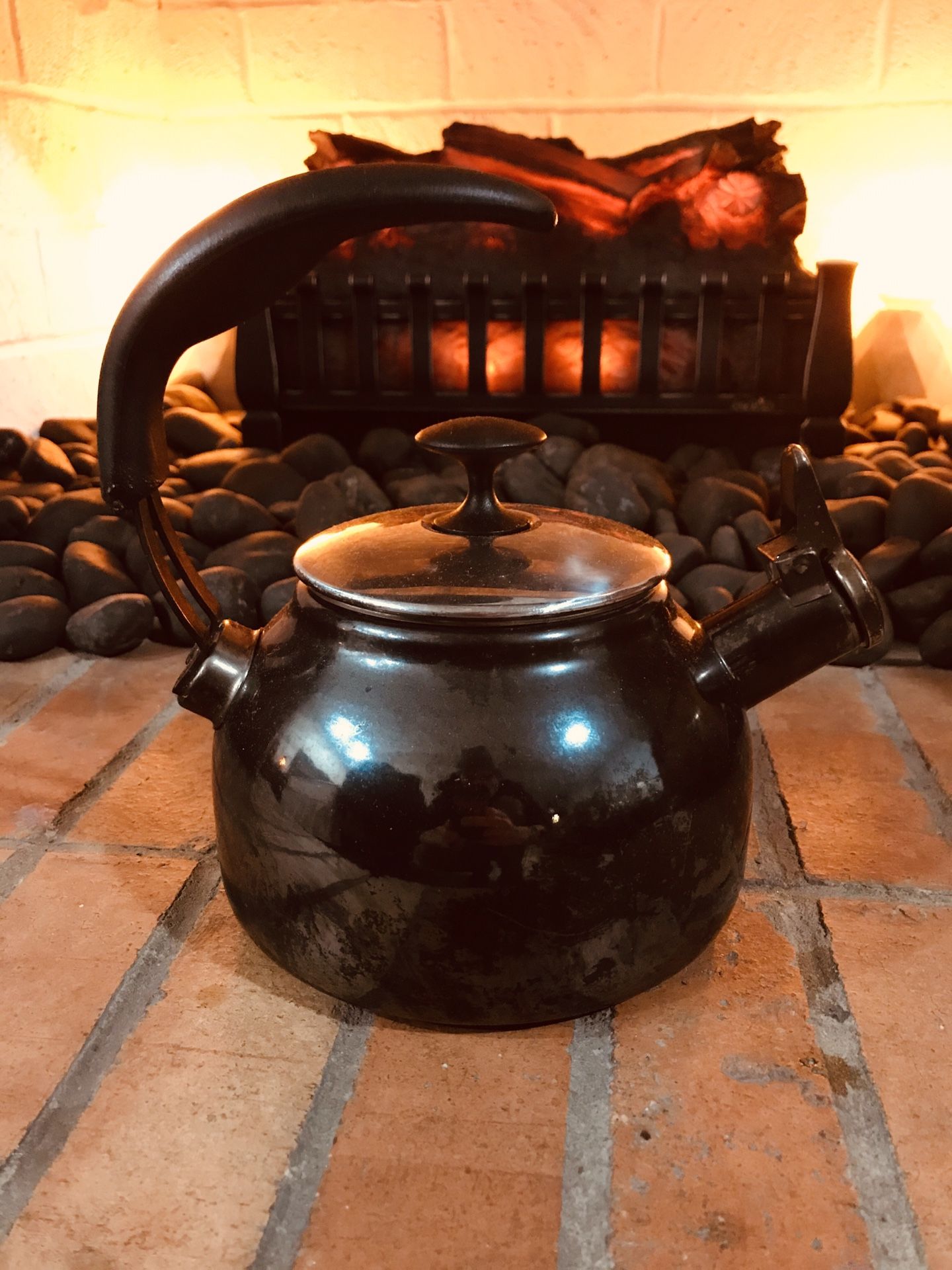 Tea Kettle Pot darker gunmetal grey with lid & whistle