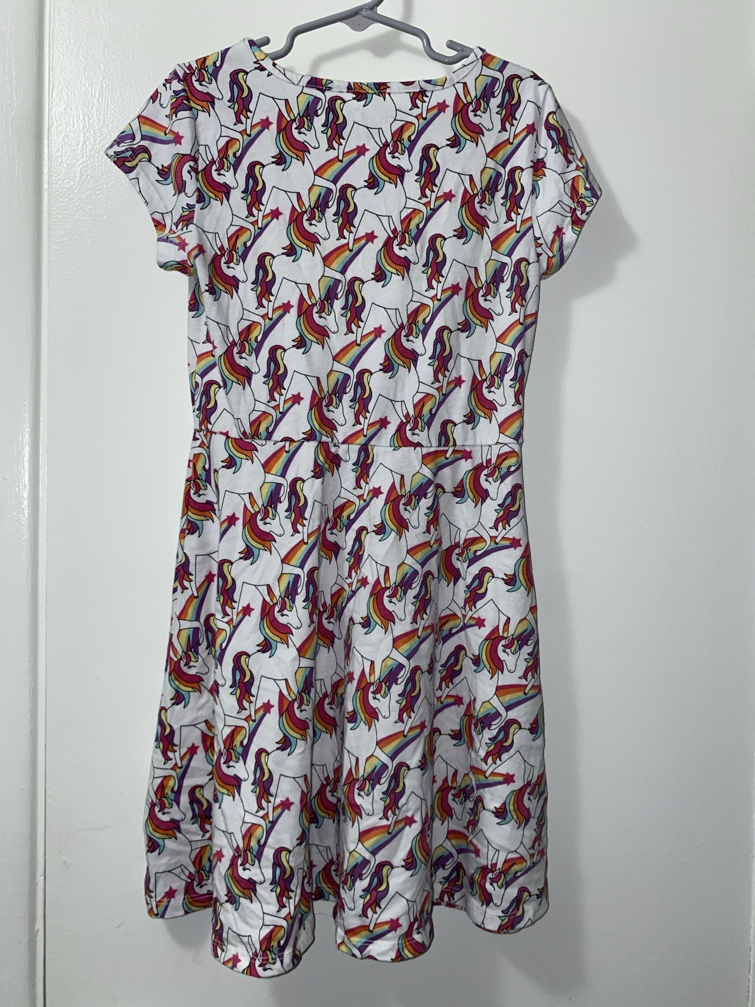 Girls’ Short Sleeve Unicorn Dress - size M (7/8)