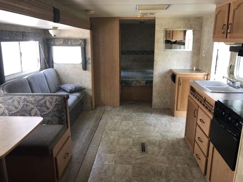 2007 Pioneer Travel Trailer 31ft W/SuperSlide