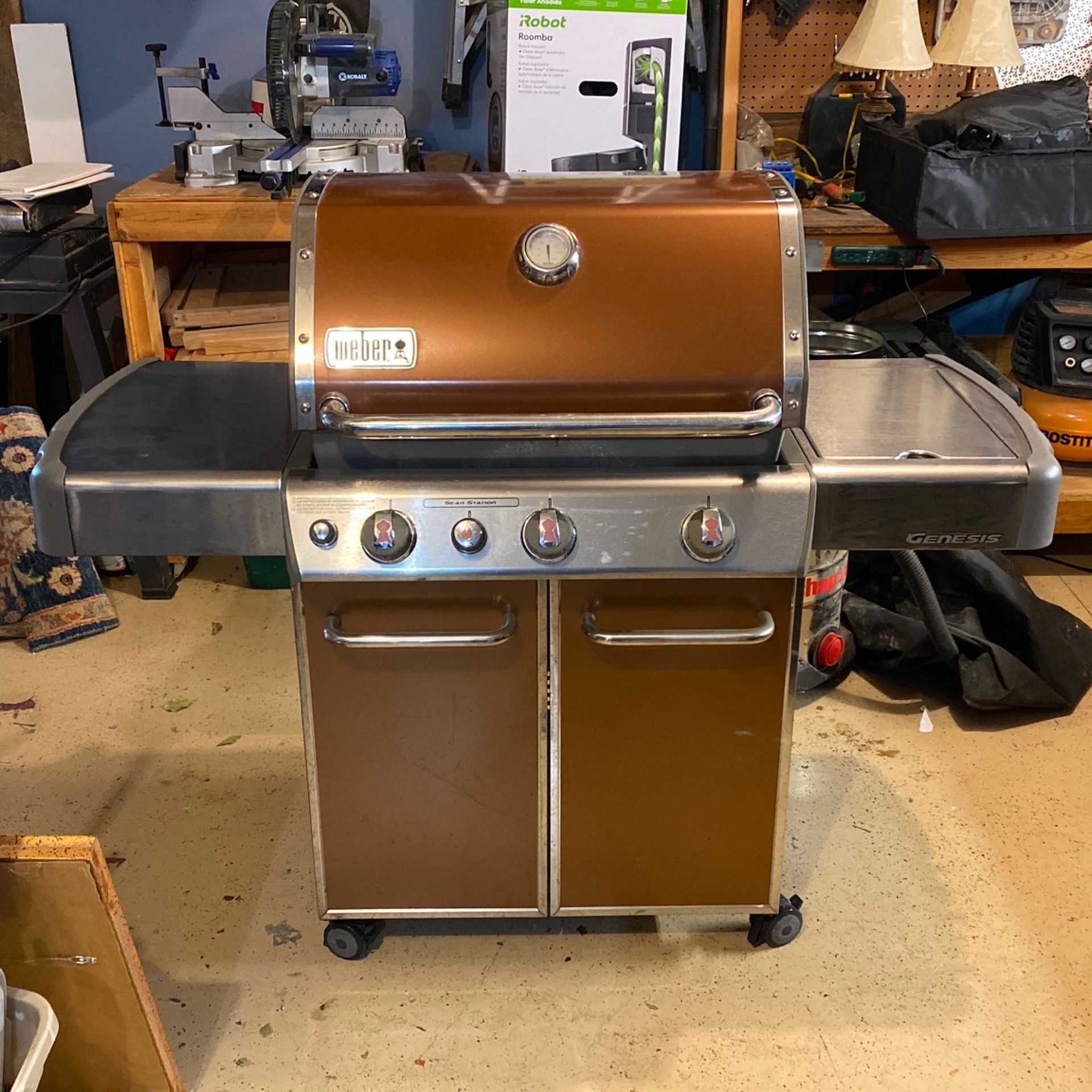 er Genesis 3Burner Gas Grill W/Searing Station for Sale in Kansas