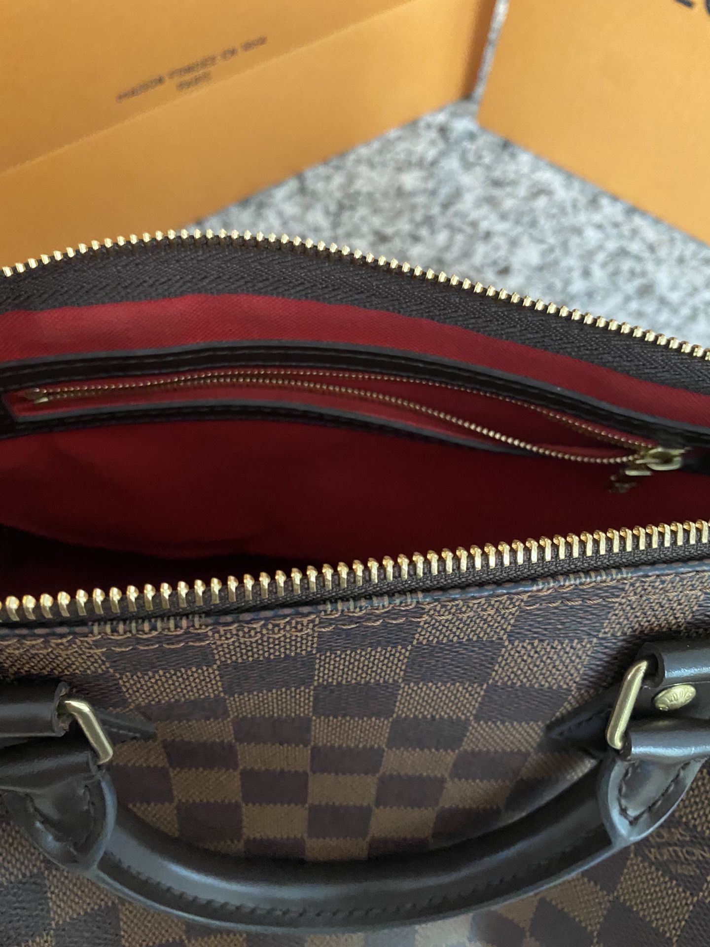 Like-New Authentic LOUIS VUITTON Speedy 30