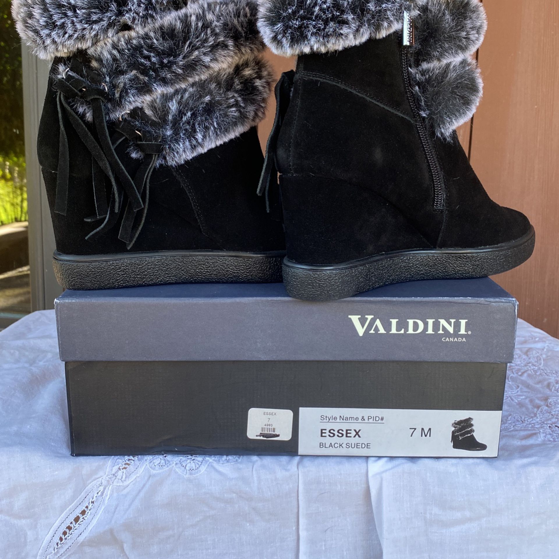 Valdini Canada Faux Fur / Black Suede Boot