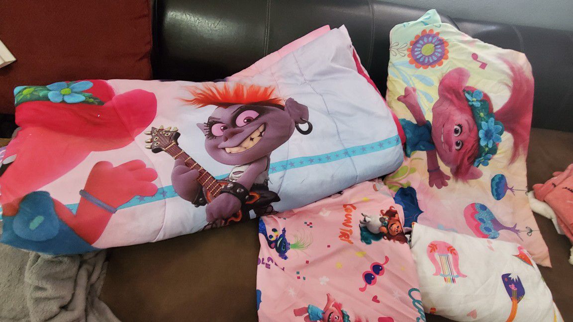  Trolls Twin Set    Comforter And  Bed Sheets Set