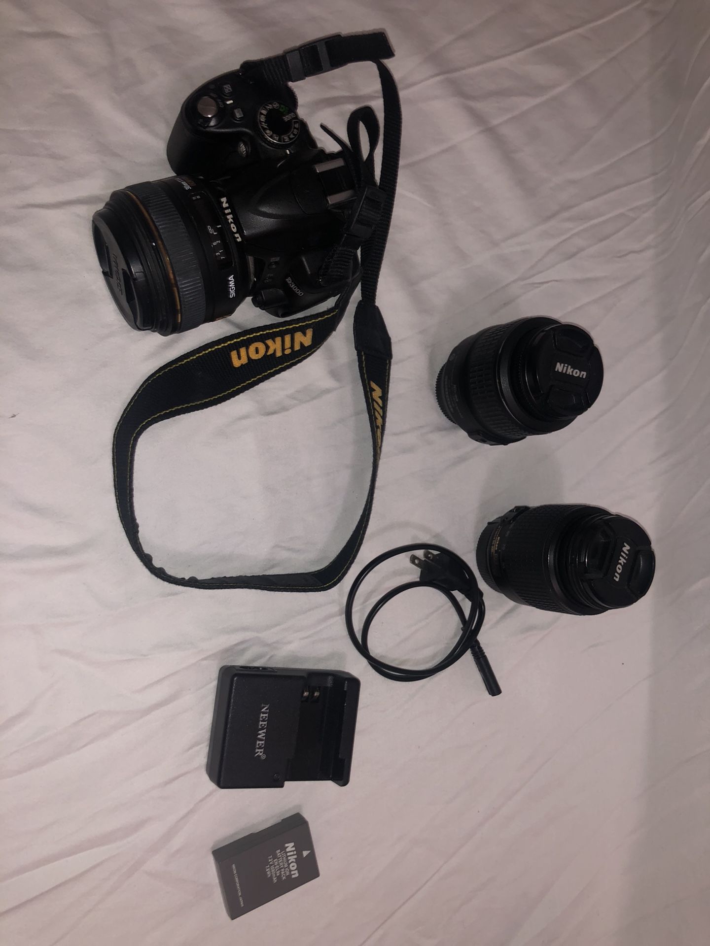 Nikon D3000 DSLR With extra Lenses