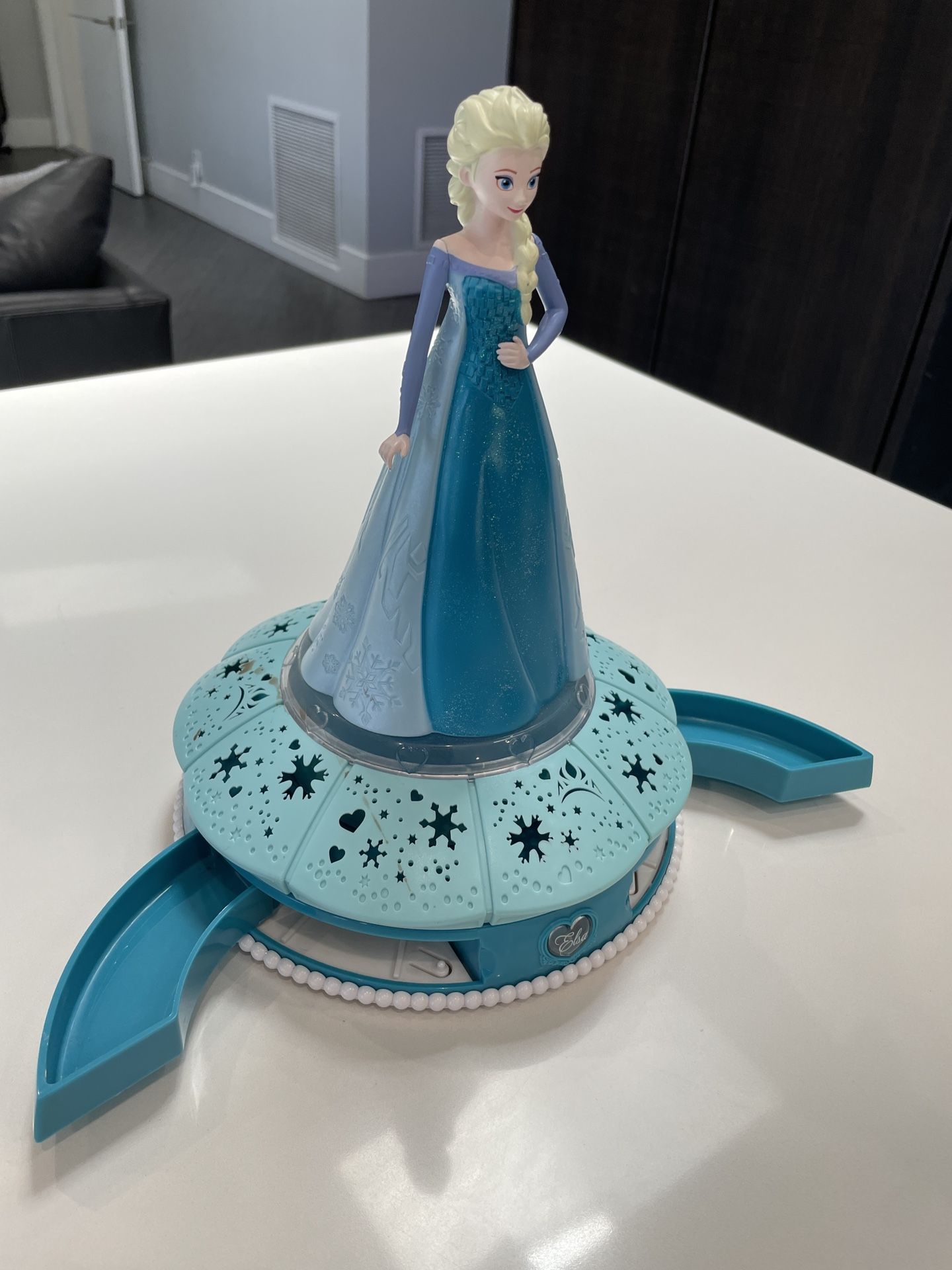 Elsa Light/storage