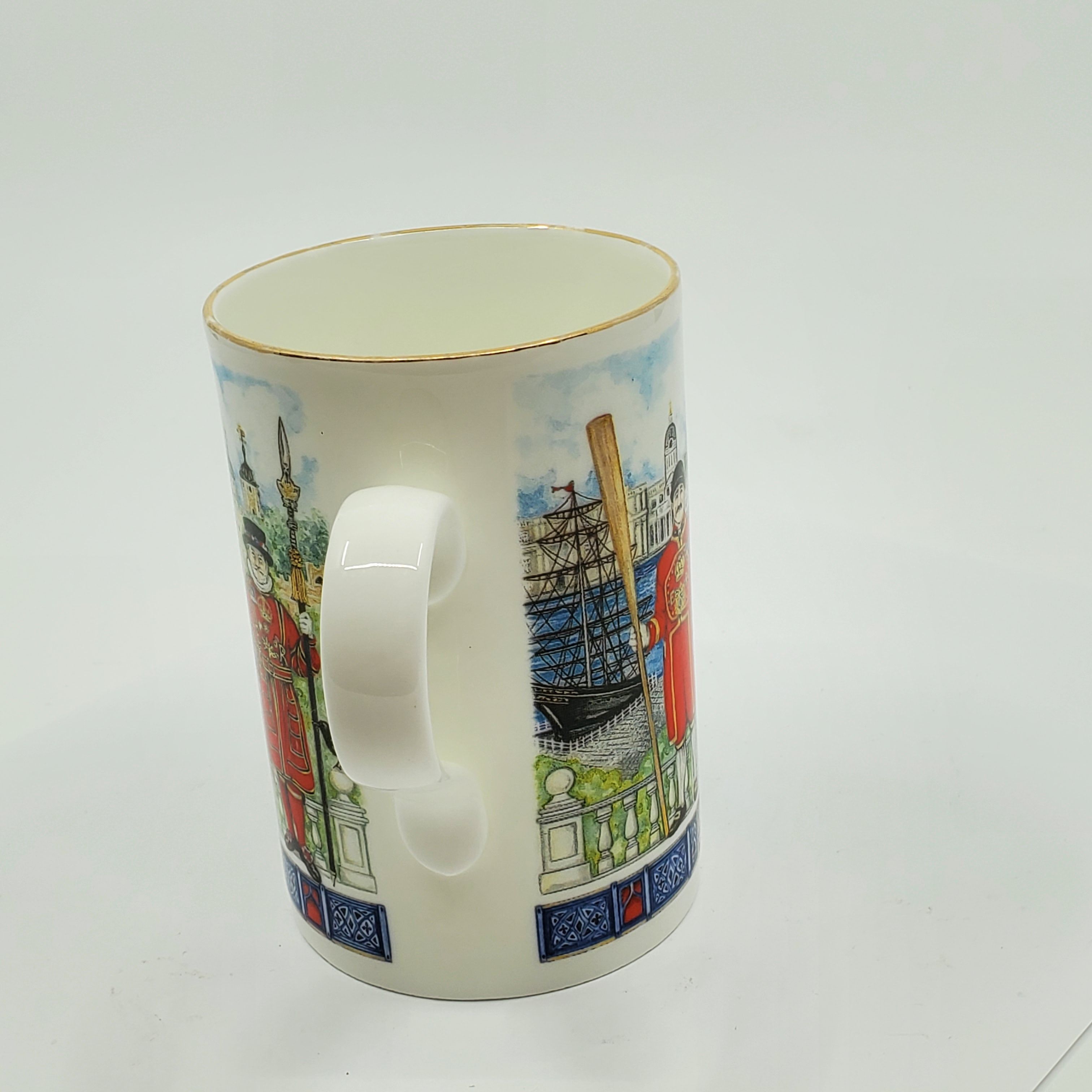 James Sadler London Landmarks Bridge Castle Beefeater Abbey Coffee Tea Mug Cup England. Fine bone china