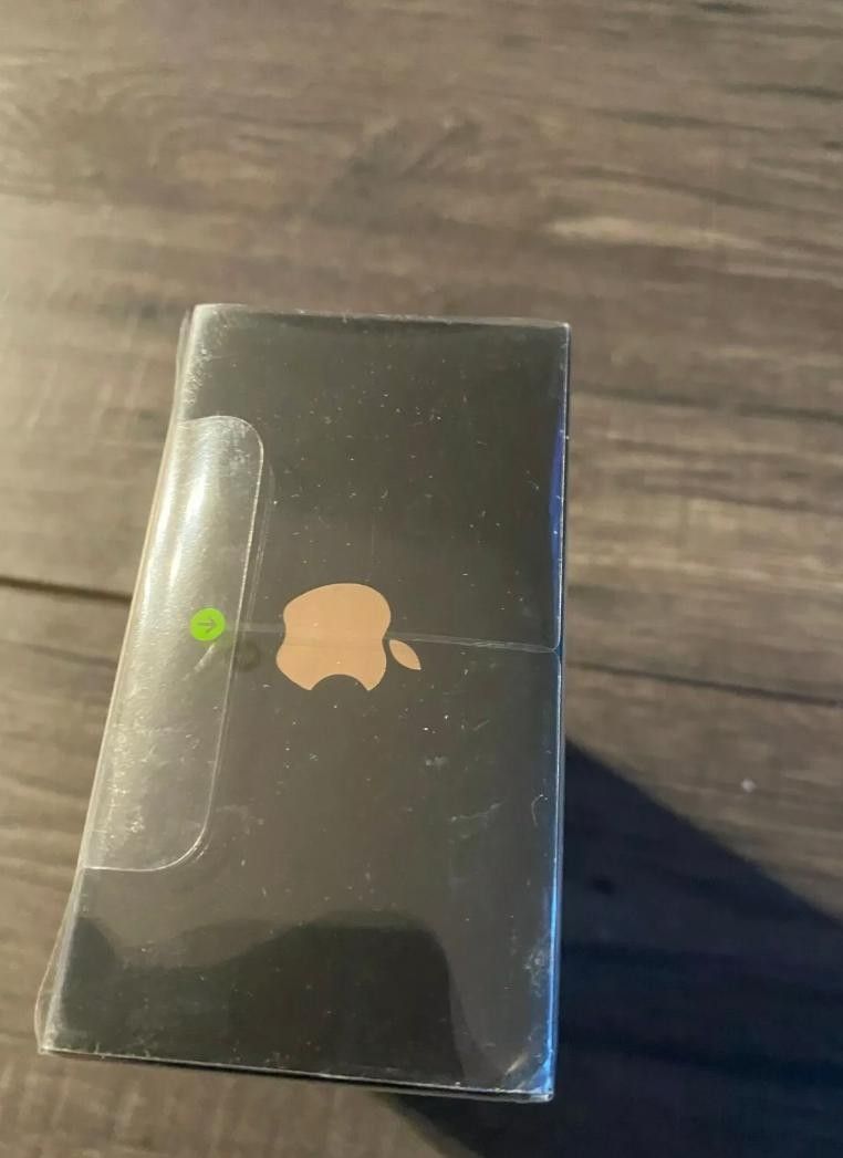 iPhone 11 Pro Max 512GB GOLD FACTORY SEALED ( NEW) NEVER OPENED UNLOCKED
