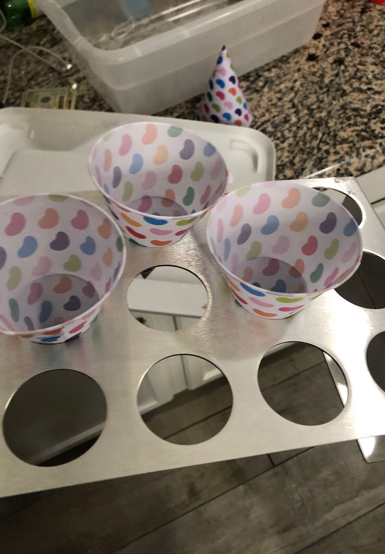 Cupcake/ice cream cone holder