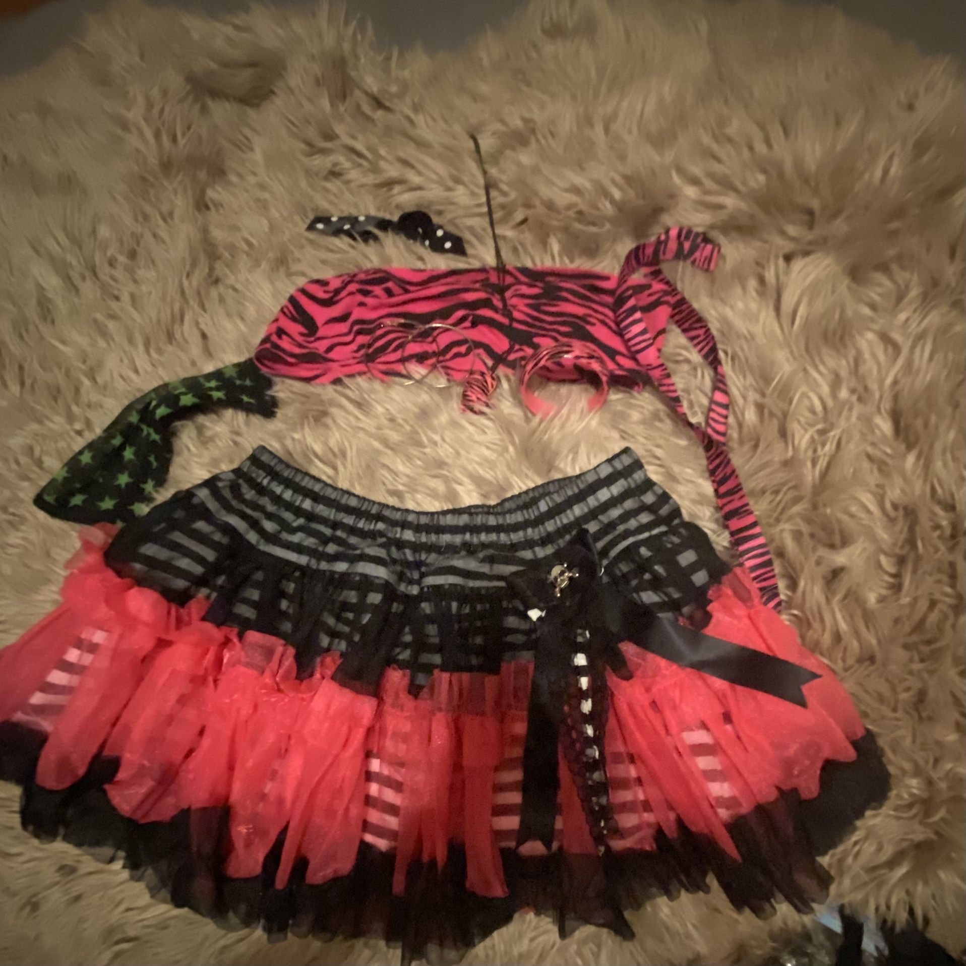 CosPlay Womens Sexy 80s Girl Punk Skirt Slip Tutu Tube Top Size Large Bracelet Heart Necklace Hoop Earrings Headband And Glove