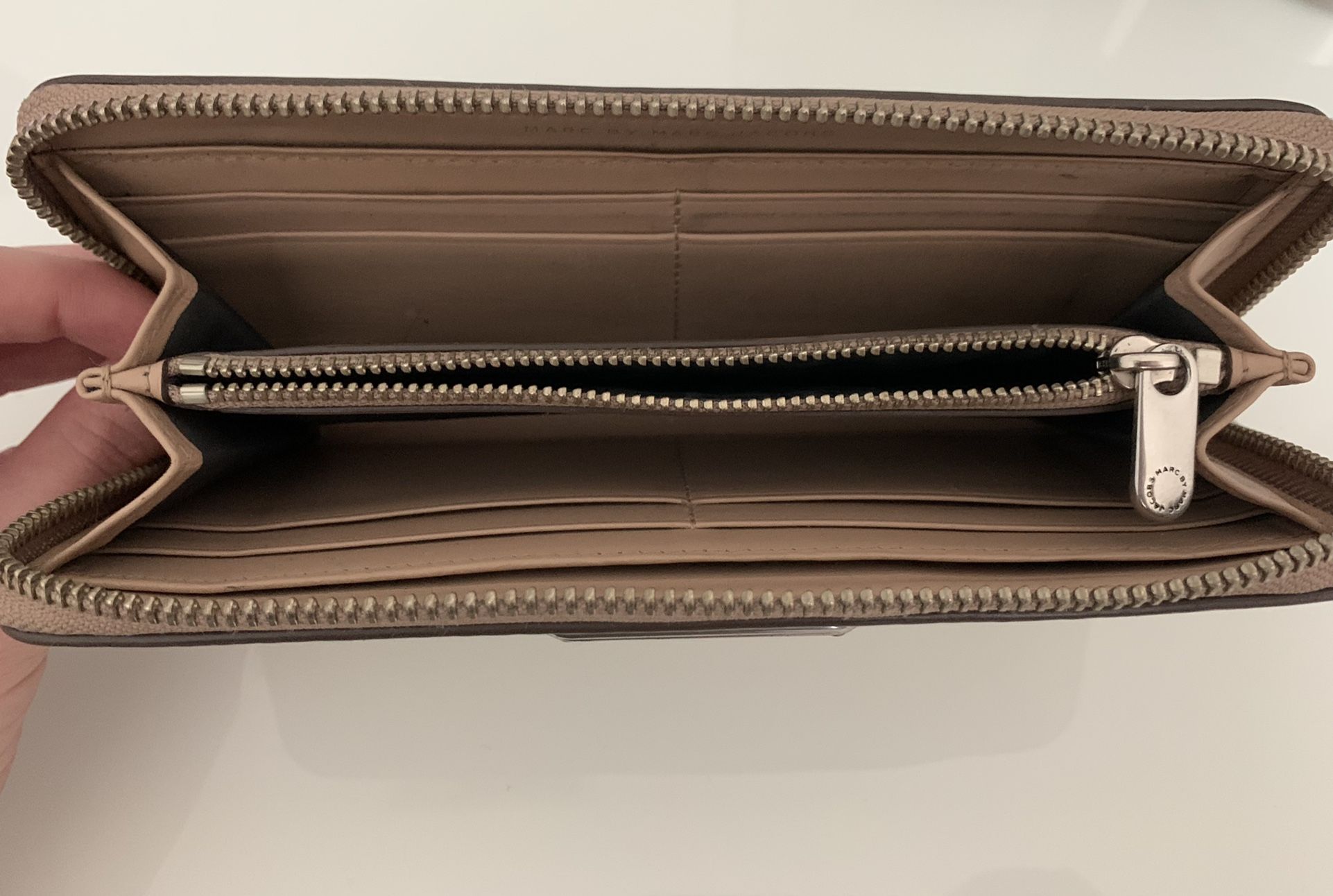 Marc Jacobs Zip Around Wallet