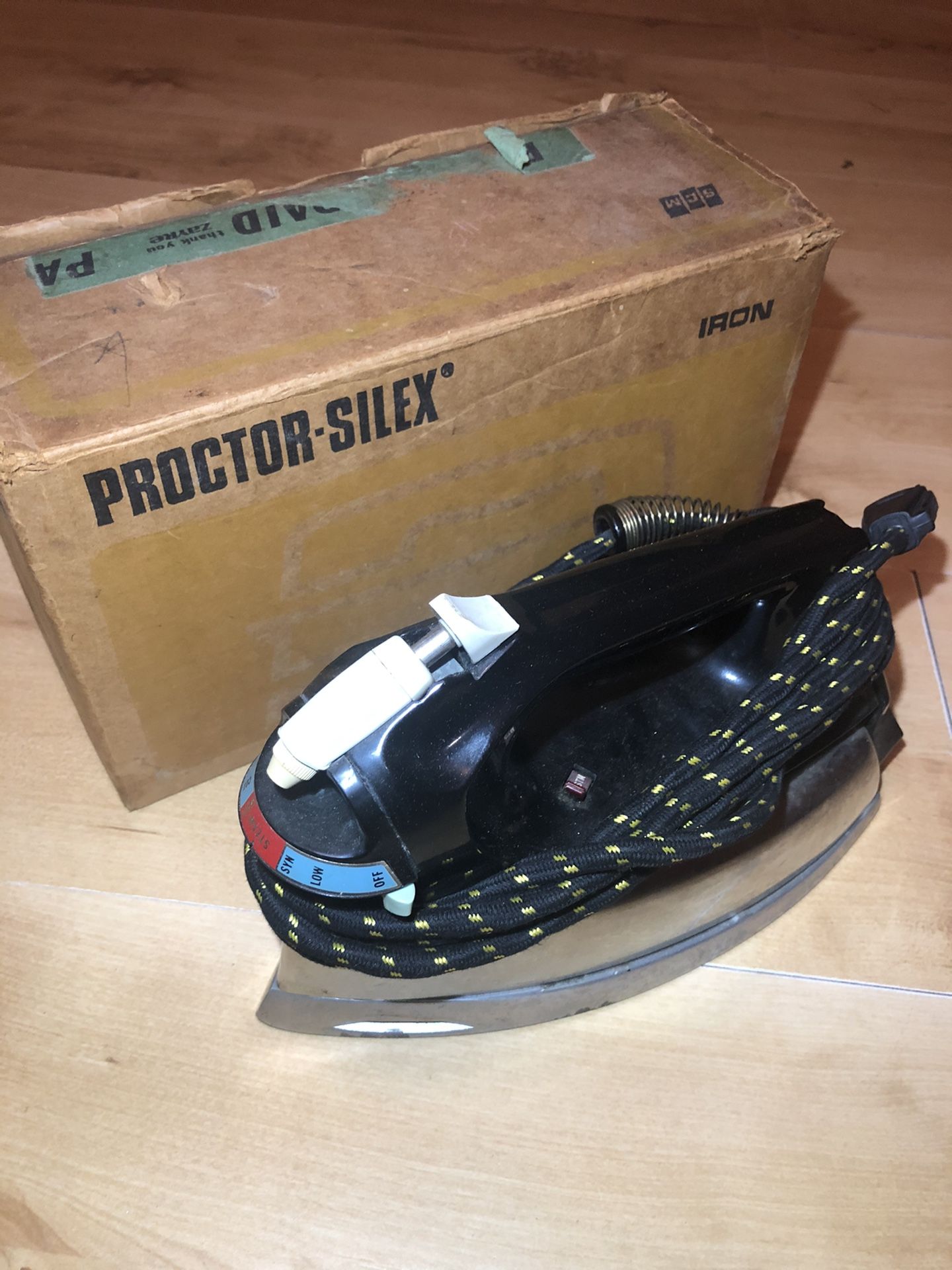 Vintage Proctor-Silex Steam Iron In Box