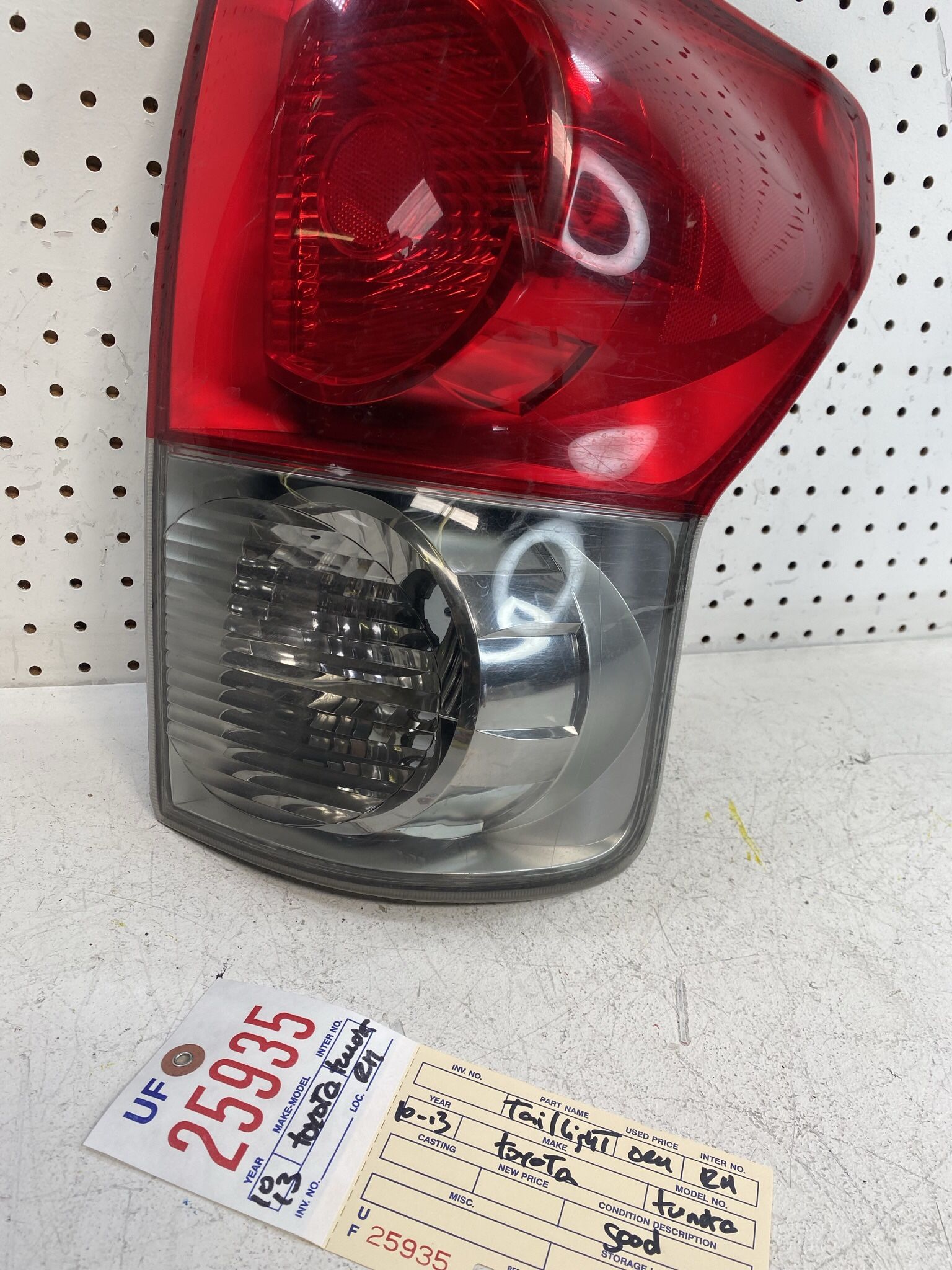 2010 2013 TOYOTA TUNDRA RIGHT SIDE TAIL LIGHT DEPO