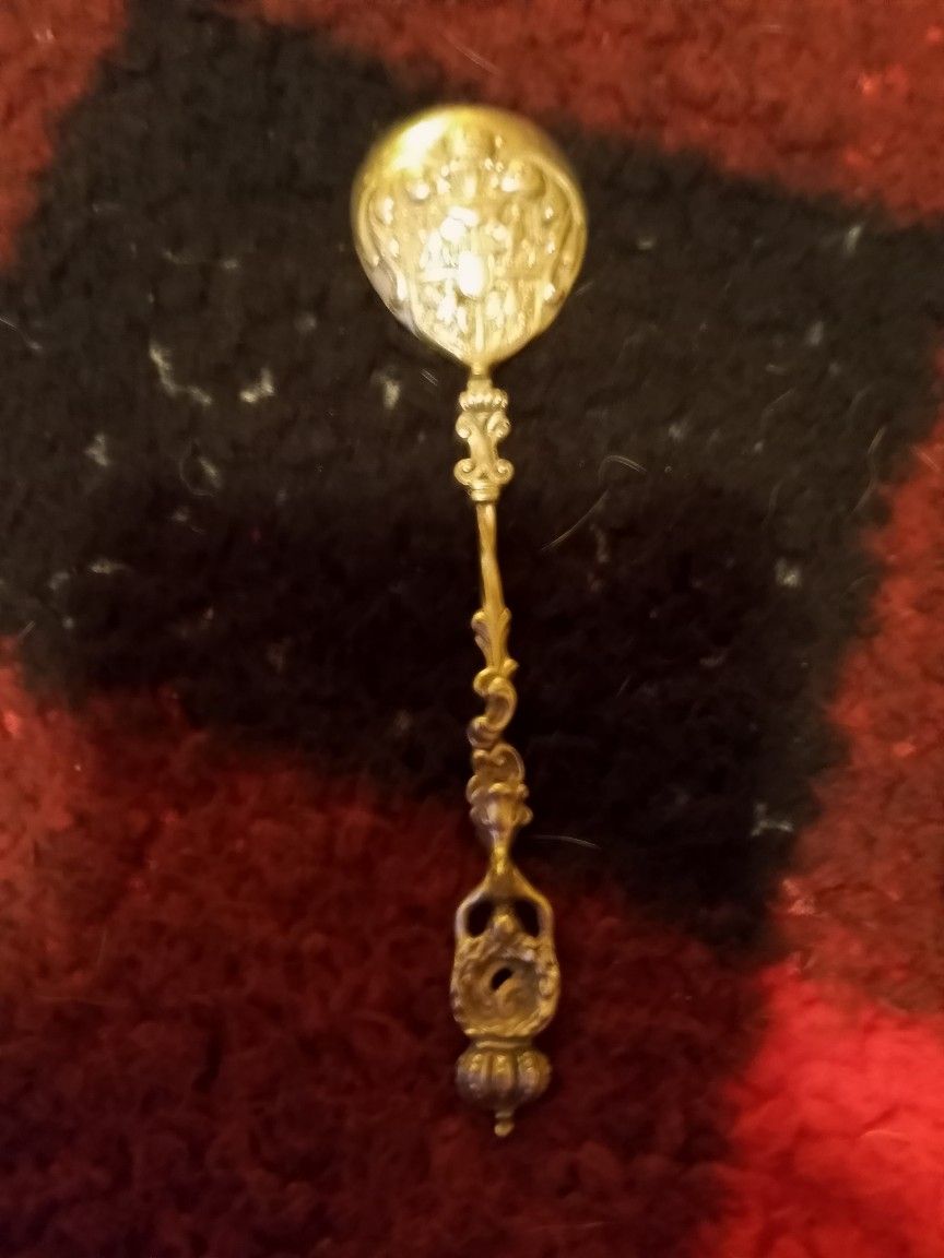 Nice Character And Detail Old Royalty Solid Silver Spoon