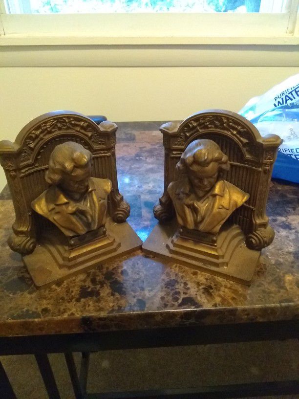 VINTAGE BRADLEY AND HUBBARD CAST IRON BOOKENDS CIRCA 1920's