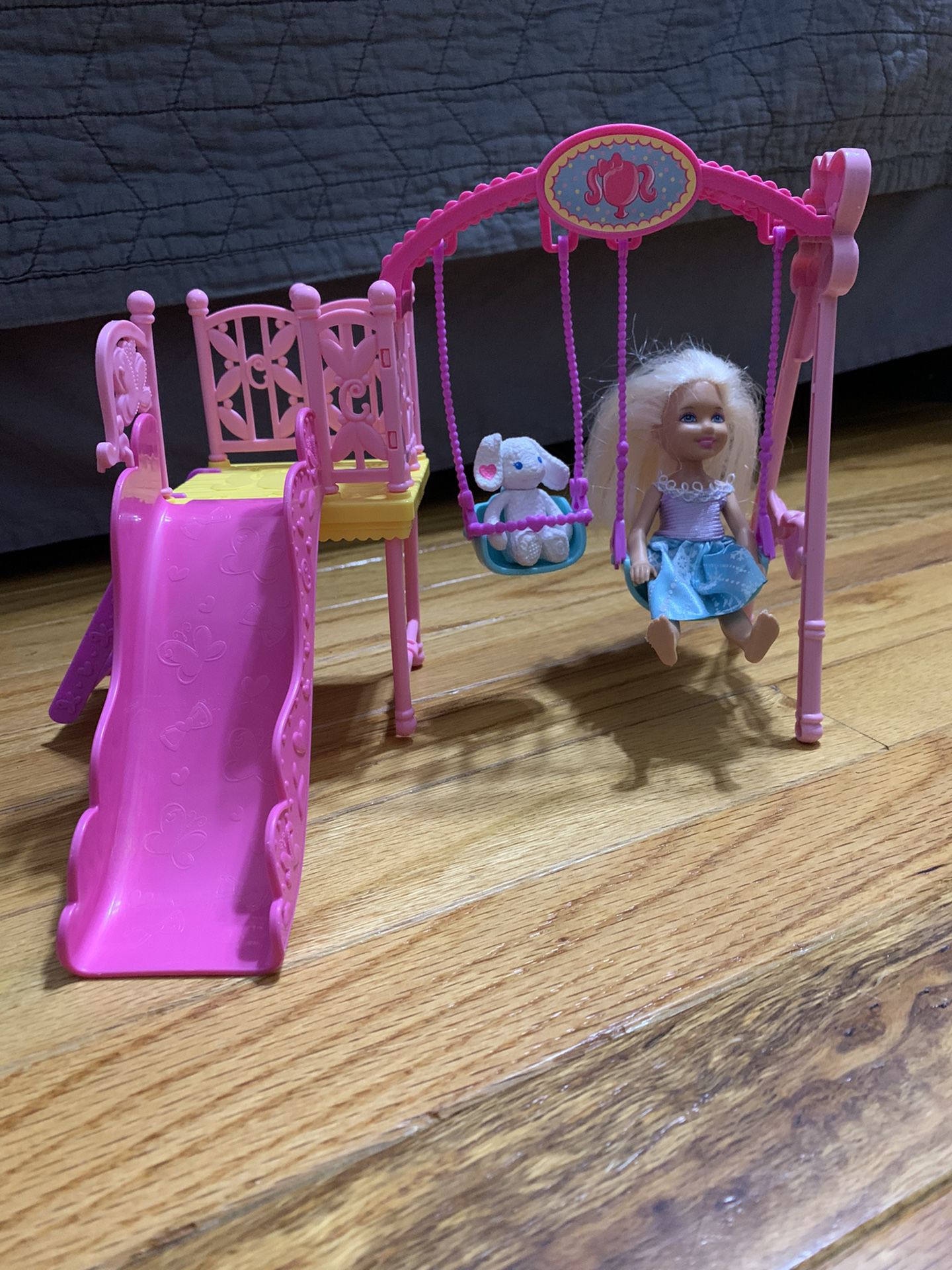 Barbie club Chelsea Swing Playground Set