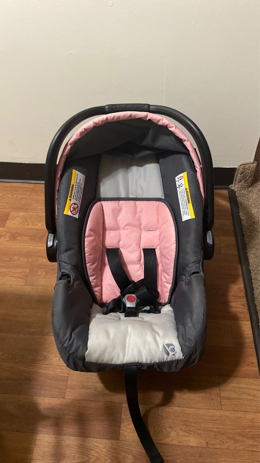 Baby Car Seat w/ retractable overhead shade cover ( BabyTrend )