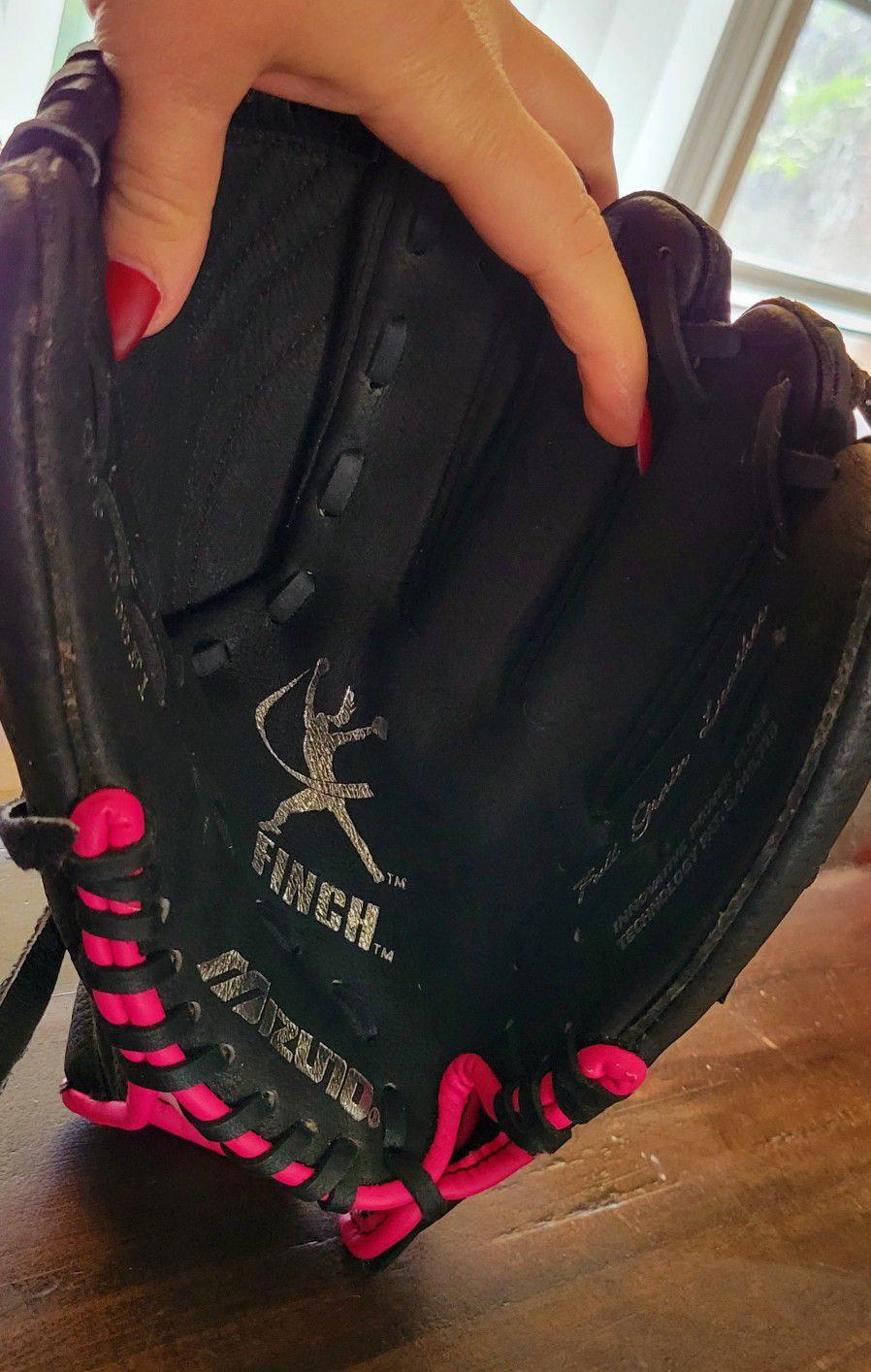Jennie Finch Mizuno Youth Softball Glove 10"
