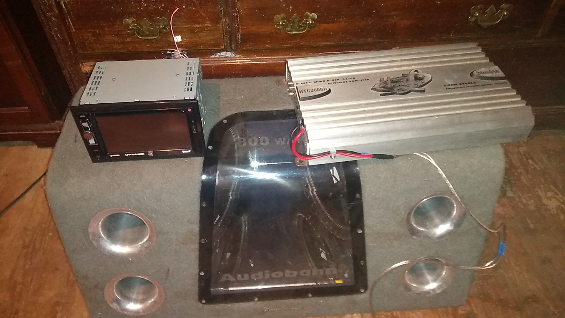 Touch screen radio and amp and 2 12 inch kickers