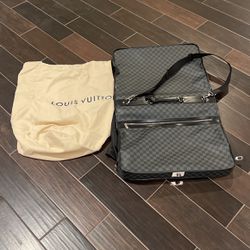Louis Vuitton Garment Bag Thumbnail