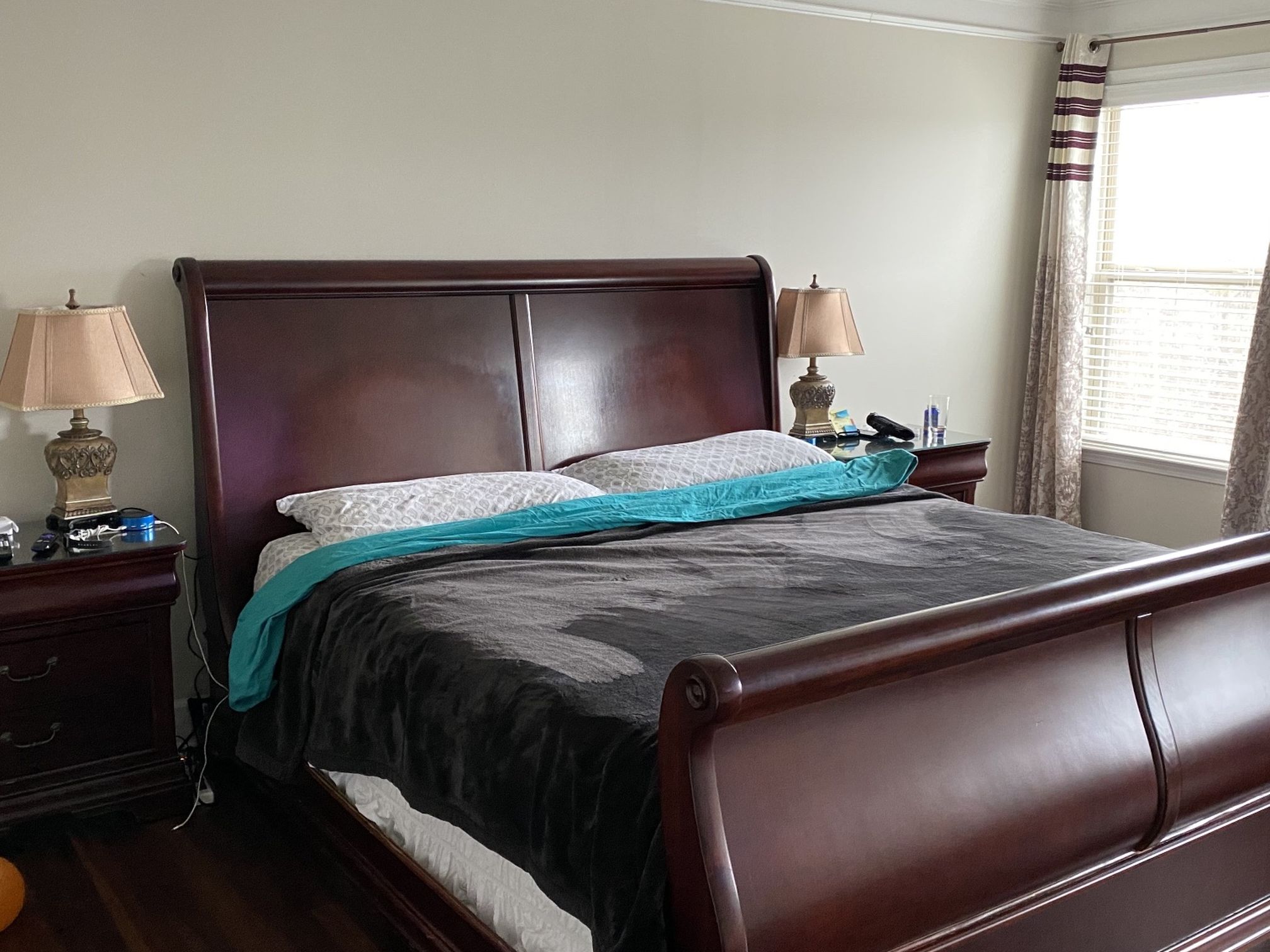 King Size Bedroom Set by Haverty’s for Sale in Duluth, GA OfferUp