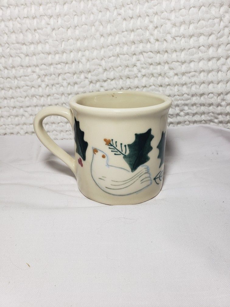 Hartstone pottery mug dove & holly . Good condition and smoke free home. Measures 4" T X 4" W .