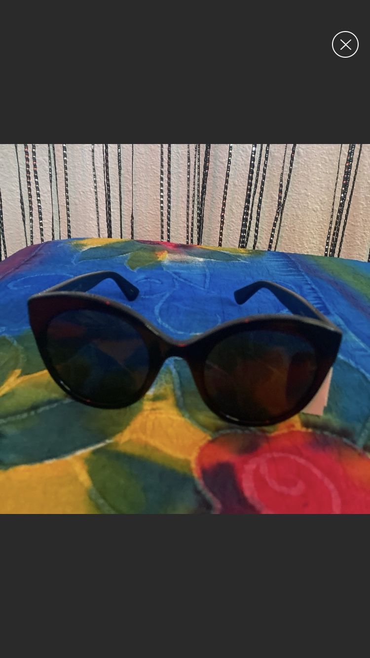 GUCCI WOMENS SUNGLASSES