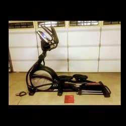 SOLE. E35 ELLIPTICAL MACHINE. ( LIKE NEW & DELIVERY AVAILABLE TODAY) Thumbnail