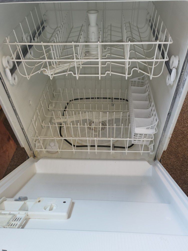 Frigidaire Dishwasher Runs Great! 