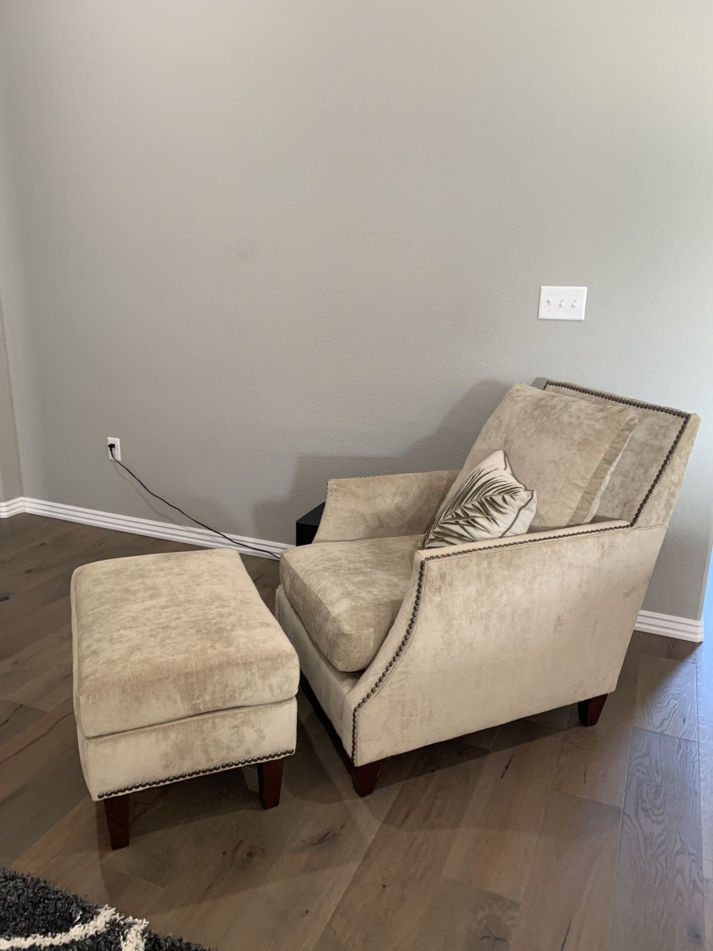 Chair With Ottoman