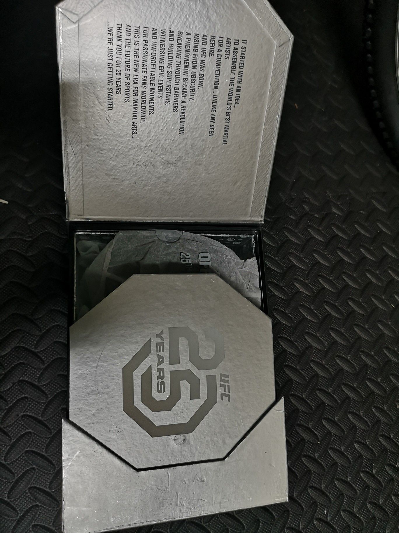 UFC GLOVES 25 YEARS
