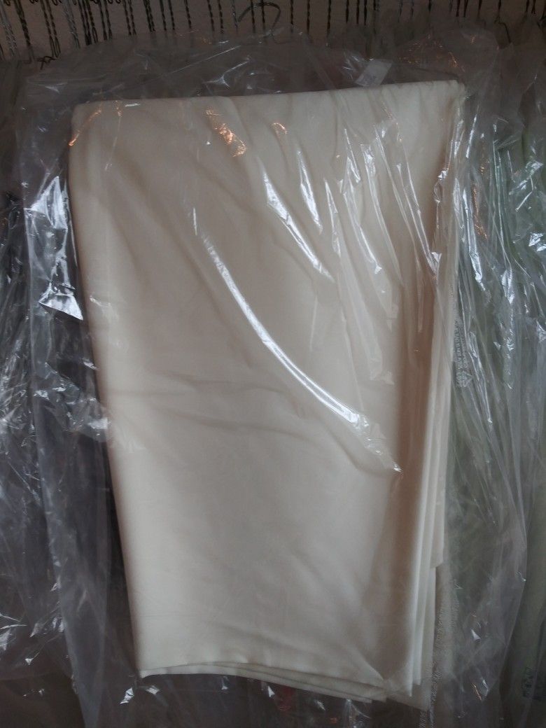 Round Ivory Tablecloths For Sale