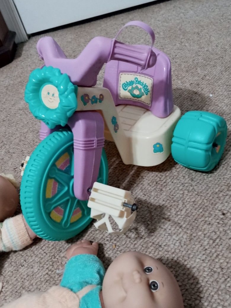 1980s Cabbage Patch Kids Dolls And Accessories Lot