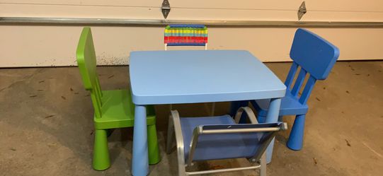 IKEA Mammut table and 2 chairs for kids. Perfect for activity table and parties. 2 additional chairs are for free. Thumbnail