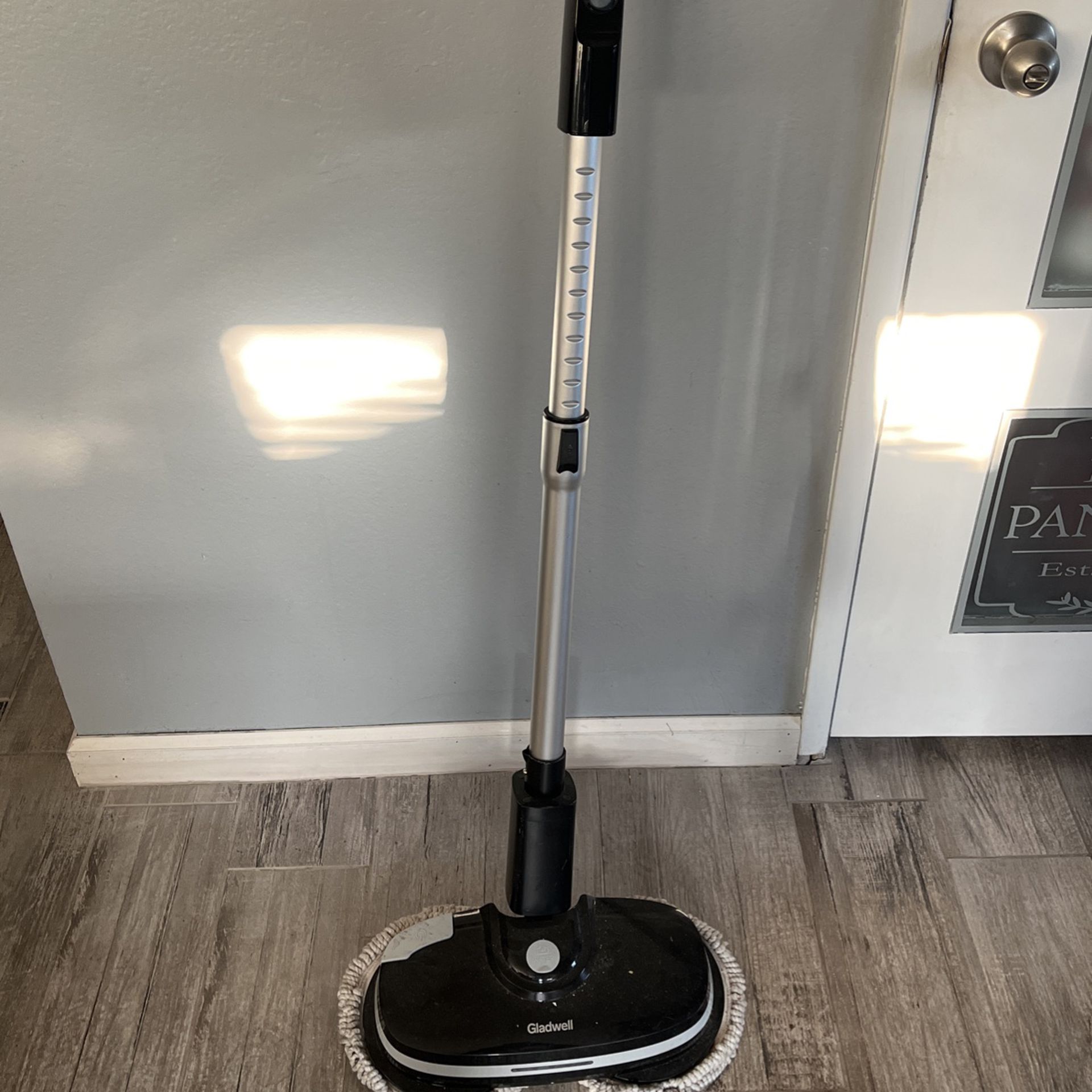 Gladwell Cordless Floor Scrubber