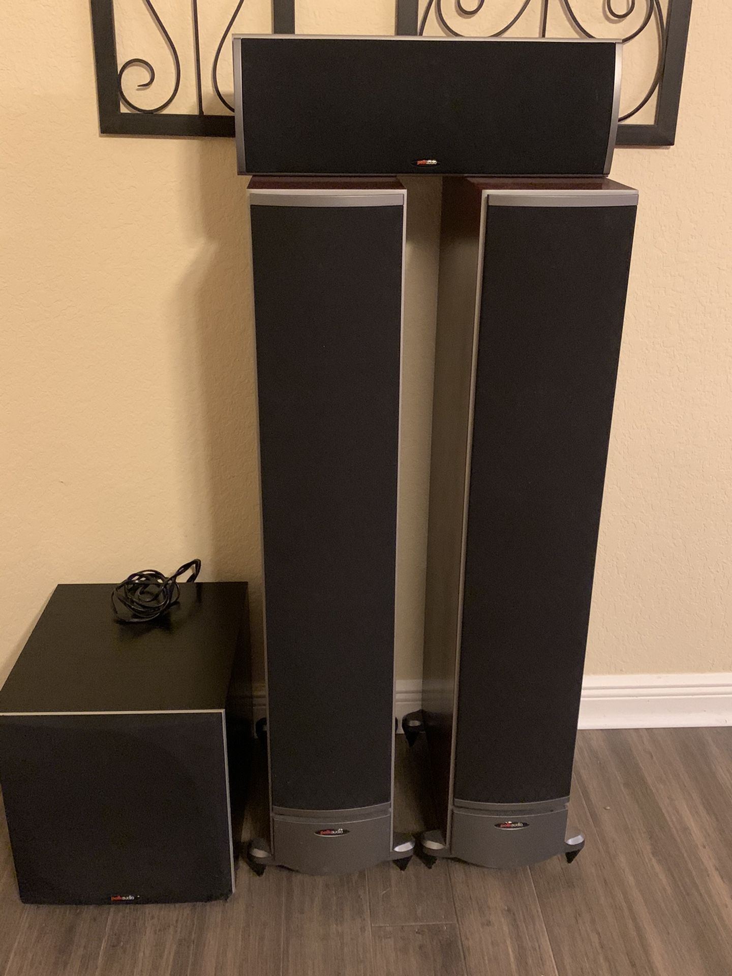 Polk RTI10 audio tower speakers & center plus subwoofer for Sale in