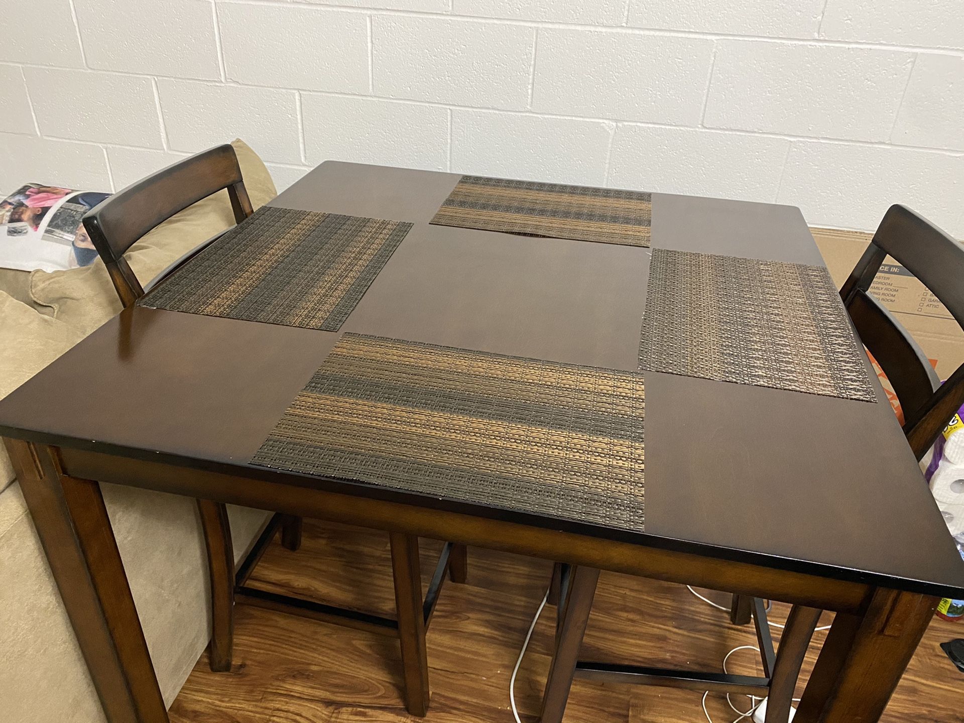 Good condition table set!