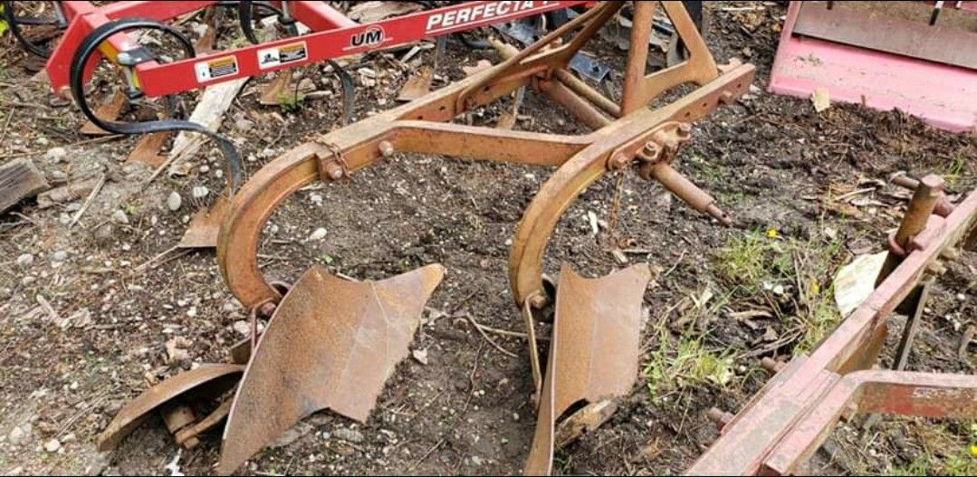 Various Tractor & Skidsteer implements