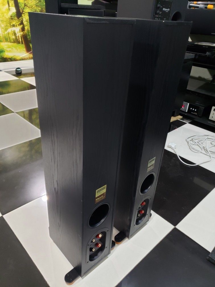 Klipsch RF 42 II 600 Watts Peak Pair Speakers Excellent Condition Perfectly Working Amazing Sound
