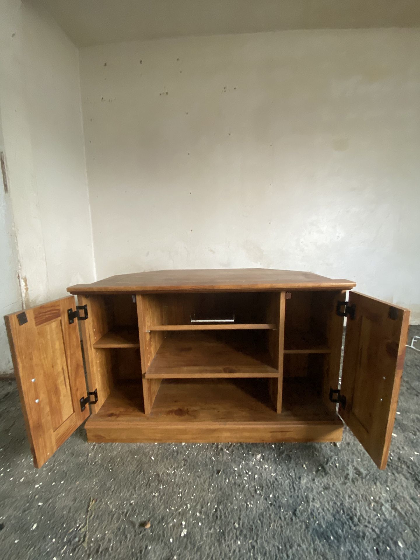 Corner Table / TV Stand