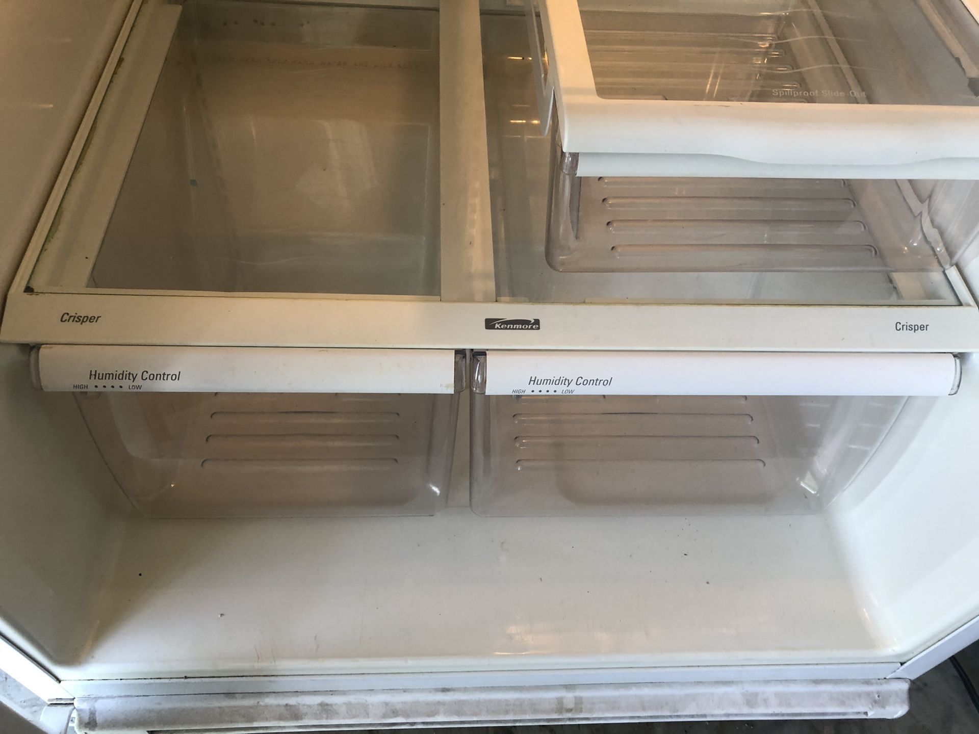 Kenmore ColdSpot Refrigerator Freezer w/Ice Maker for Sale in Los