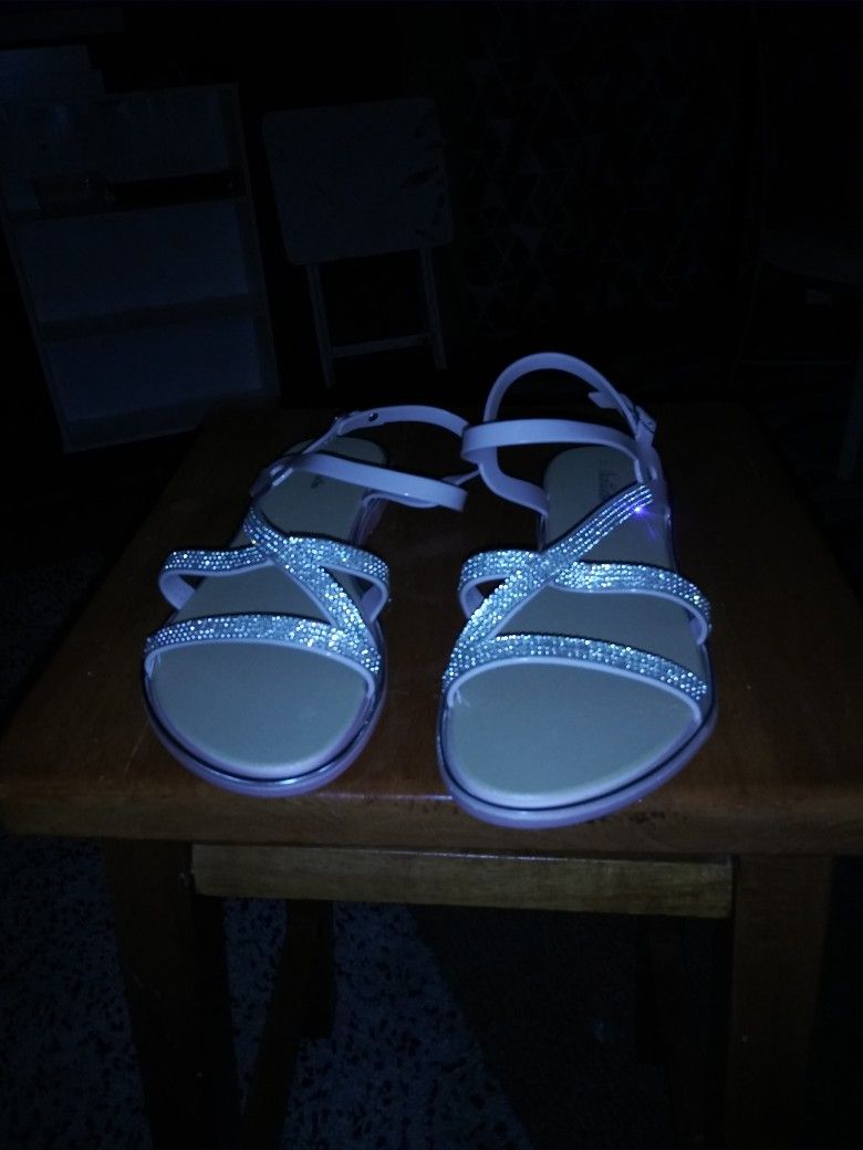 Sandles