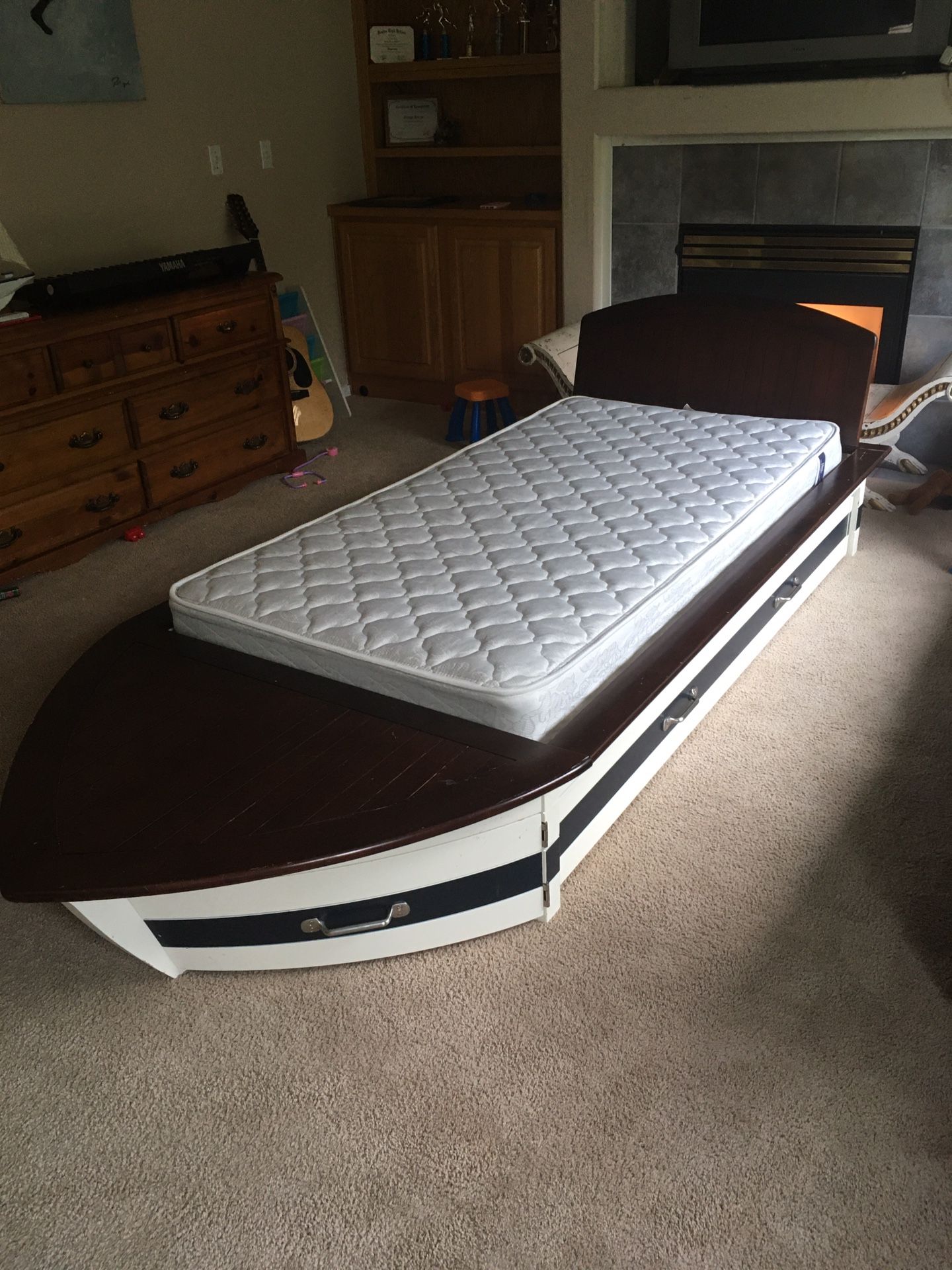 Pottery Barn Speedboat Trundle Bed for Sale in Renton, WA OfferUp