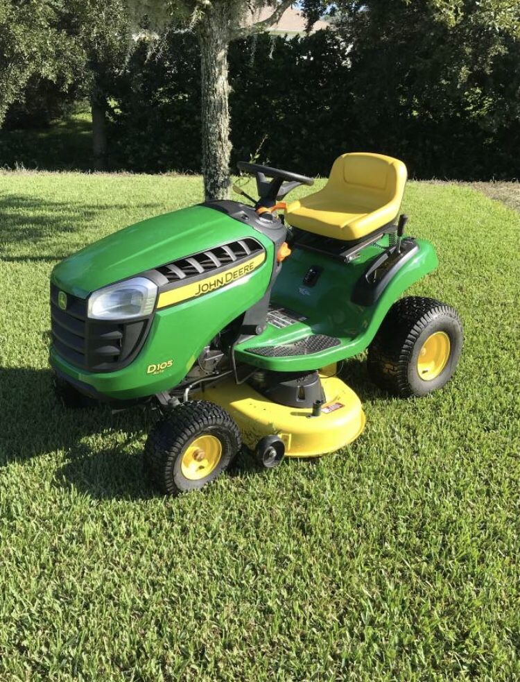 JOHN DEERE D105 HYDROSTATIC TRACTOR 42 INCH RIDING LAWN MOWER for Sale