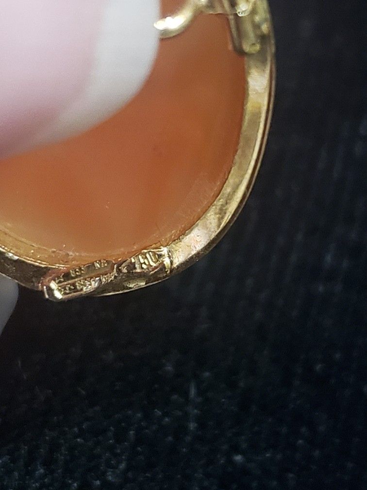 Genuine 18K (750) Gold Cameo Brooch/ Pendant