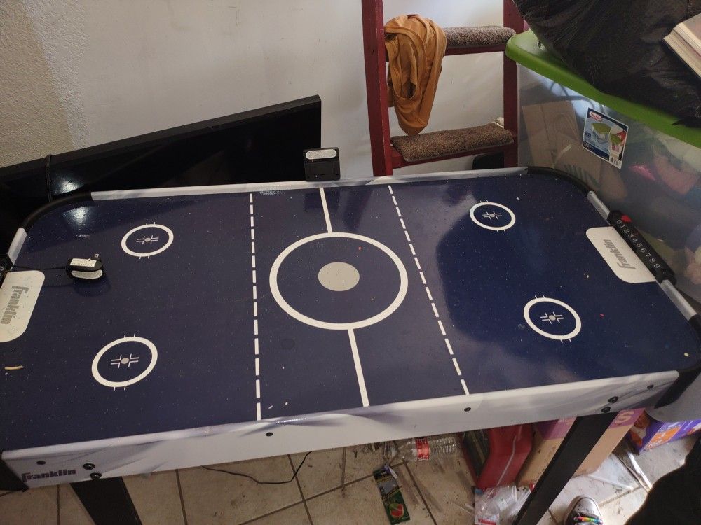 Air Hockey Table