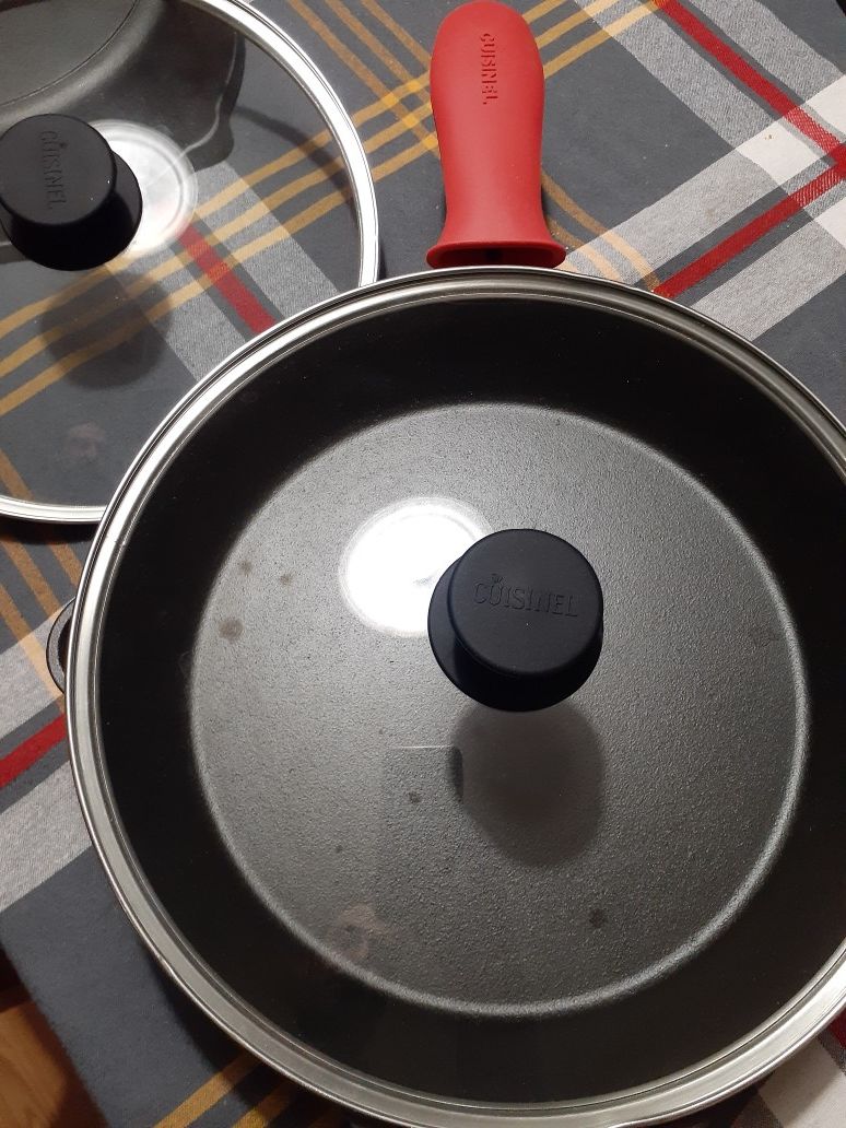 Cast iron skillet pan set