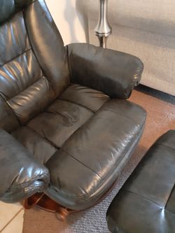 Set Of 3 Recliner Chairs With Ottomans Thumbnail