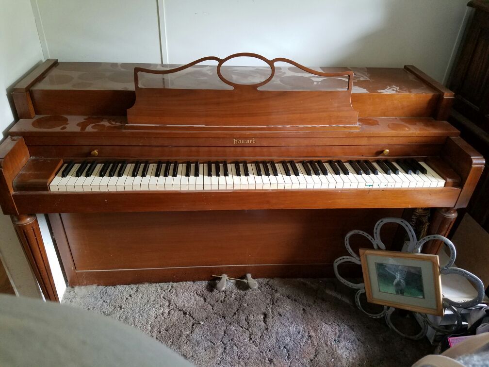 howard piano serial number location